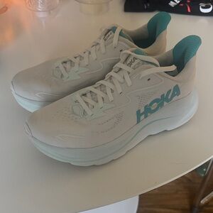Hoka Clifton 10